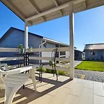 Pogodne Lodge *